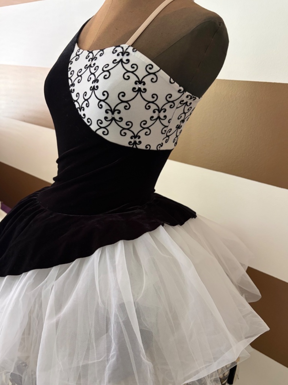 🖤 Luxury Asymmetrical Black Velvet Ballet Tulle with Arm Puffs & Rhinestones - Picture 11 of 15